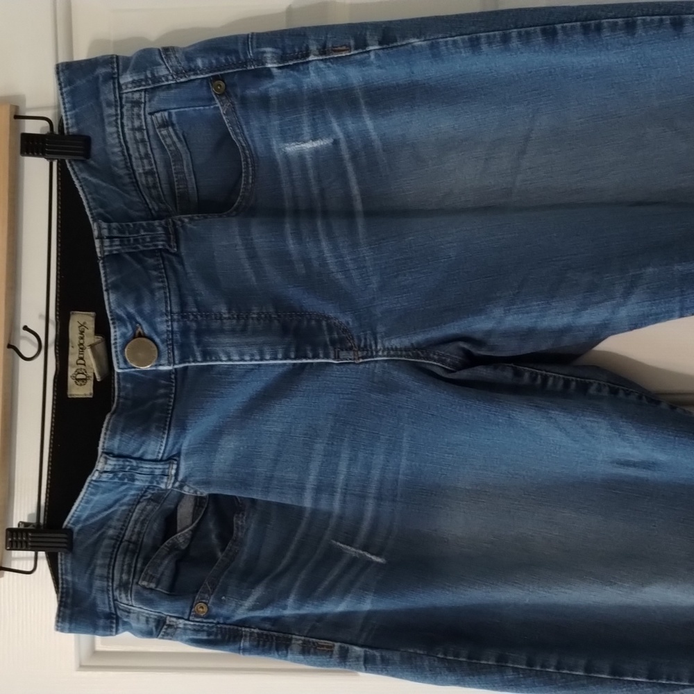 Democracy size 16 AB technology distressed capris